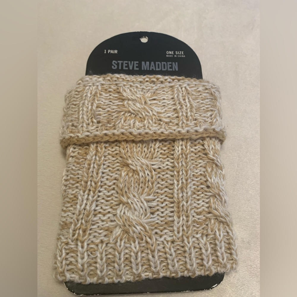 STEVE MADDEN 100% acrylic tan knitted boot toppers One size NWT